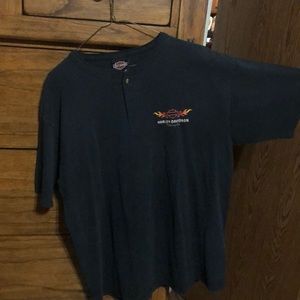 Short sleeved, 3 button shirt